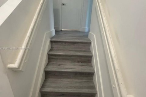 Adosado en venta en Miami, Florida, 3 dormitorios, 122.54 m2 № 1960960 - foto 18