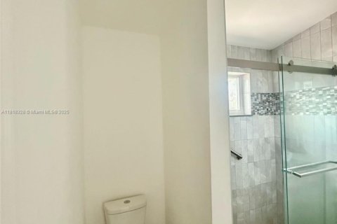 Adosado en venta en Miami, Florida, 3 dormitorios, 122.54 m2 № 1960960 - foto 25