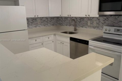 Снять в аренду кондоминиум в Майами, Флорида 2 спальни, 80.82м2, № 2091237 - фото 3