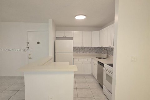 Снять в аренду кондоминиум в Майами, Флорида 2 спальни, 80.82м2, № 2091237 - фото 4