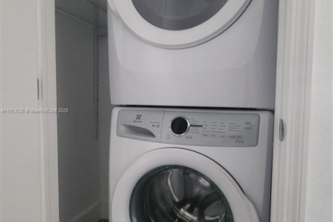 Appartement à louer à Miami, Floride: 2 chambres, 83.61 m2 № 1968933 - photo 16