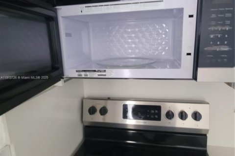 Appartement à louer à Miami, Floride: 2 chambres, 83.61 m2 № 1968933 - photo 25