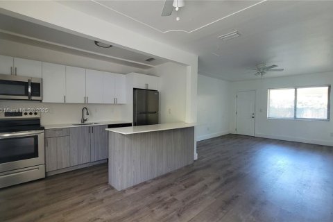 Appartement à louer à Miami, Floride: 2 chambres, 83.61 m2 № 1968933 - photo 13