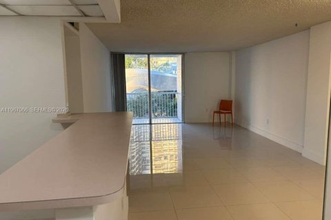 Copropriété à louer à Miami, Floride: 1 chambre, 74.69 m2 № 2031410 - photo 19