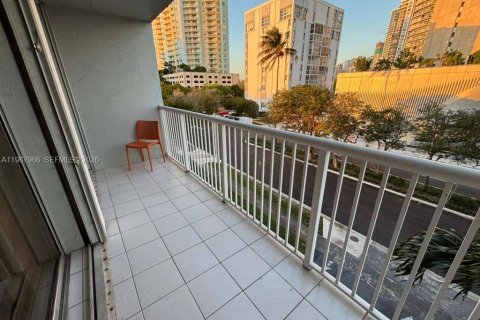 Copropriété à louer à Miami, Floride: 1 chambre, 74.69 m2 № 2031410 - photo 22