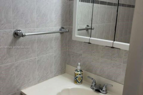 Copropriété à louer à Miami, Floride: 1 chambre, 74.69 m2 № 2031410 - photo 18