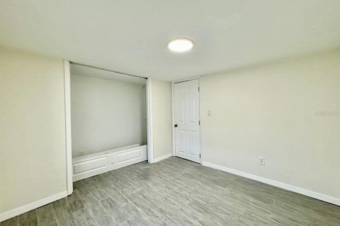 House in Tampa, Florida 6 bedrooms, 170.57 sq.m. № 2266394 - photo 23