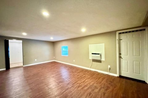 House in Tampa, Florida 6 bedrooms, 170.57 sq.m. № 2266394 - photo 26