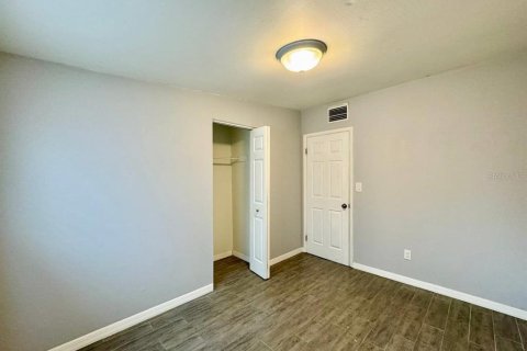 House in Tampa, Florida 6 bedrooms, 170.57 sq.m. № 2266394 - photo 19