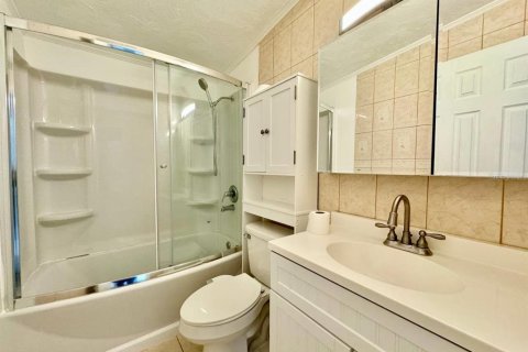 House in Tampa, Florida 6 bedrooms, 170.57 sq.m. № 2266394 - photo 24