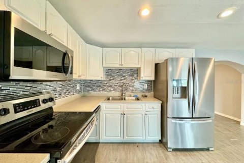 House in Tampa, Florida 6 bedrooms, 170.57 sq.m. № 2266394 - photo 10