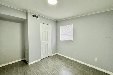 House in Tampa, Florida 6 bedrooms, 170.57 sq.m. № 2266394 - photo 12