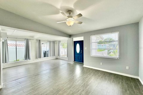 House in Tampa, Florida 6 bedrooms, 170.57 sq.m. № 2266394 - photo 7