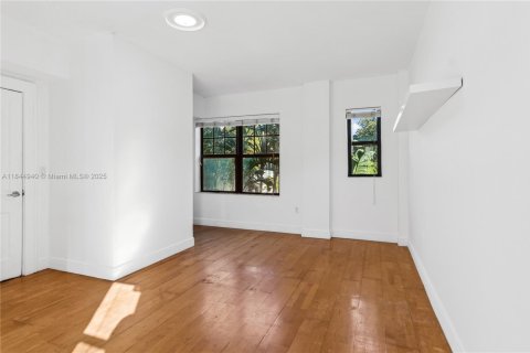 Condominio en venta en Miami Beach, Florida, 1 dormitorio, 66.7 m2 № 1845896 - foto 14