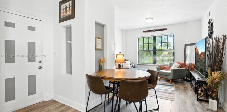 Condominio en Miami Beach, Florida, 1 dormitorio № 1845896