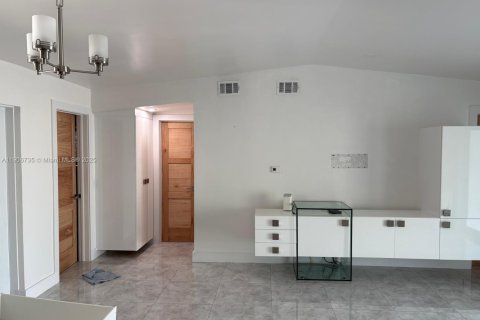 Снять в аренду виллу или дом в Майами, Флорида 3 спальни, 132.94м2, № 1963587 - фото 11