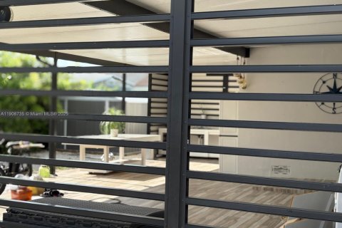 Снять в аренду виллу или дом в Майами, Флорида 3 спальни, 132.94м2, № 1963587 - фото 20