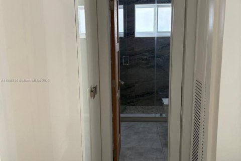 Снять в аренду виллу или дом в Майами, Флорида 3 спальни, 132.94м2, № 1963587 - фото 10