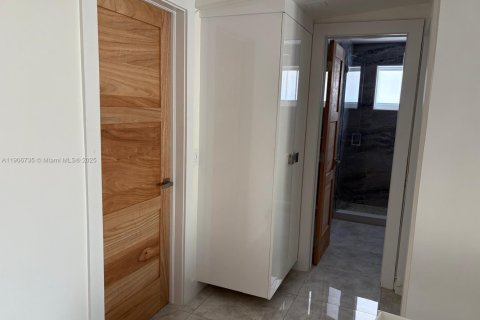 Снять в аренду виллу или дом в Майами, Флорида 3 спальни, 132.94м2, № 1963587 - фото 9