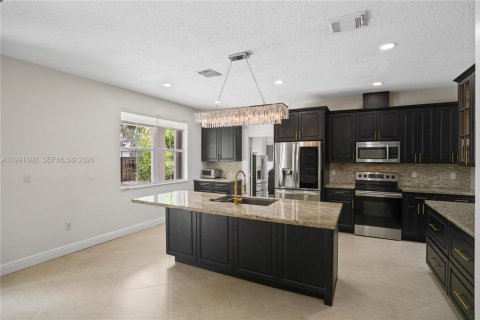 House in Miami, Florida 5 bedrooms, 241.36 sq.m. № 2052292 - photo 14
