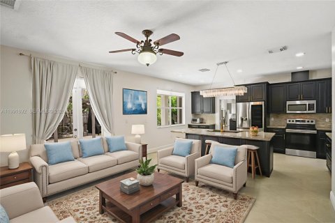 House in Miami, Florida 5 bedrooms, 241.36 sq.m. № 2052292 - photo 17