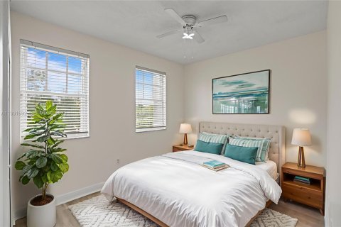 House in Miami, Florida 5 bedrooms, 241.36 sq.m. № 2052292 - photo 28