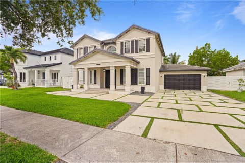House in Miami, Florida 5 bedrooms, 241.36 sq.m. № 2052292 - photo 4
