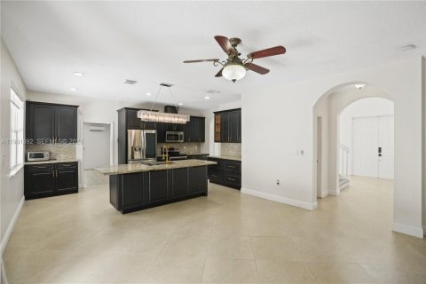 House in Miami, Florida 5 bedrooms, 241.36 sq.m. № 2052292 - photo 19