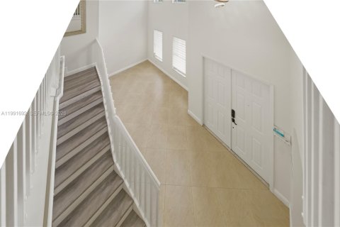 House in Miami, Florida 5 bedrooms, 241.36 sq.m. № 2052292 - photo 11