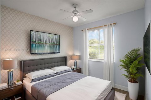 House in Miami, Florida 5 bedrooms, 241.36 sq.m. № 2052292 - photo 25