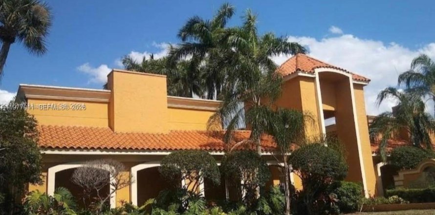 Condominio en Hialeah, Florida, 1 dormitorio № 2046227