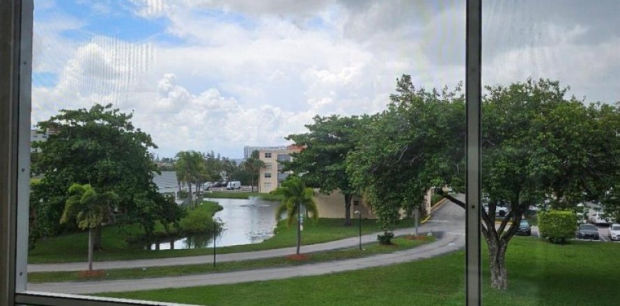 Condominio en Dania Beach, Florida, 1 dormitorio № 2240119