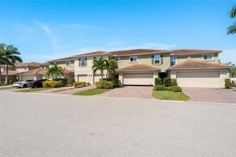 Townhouse in Fort Myers, Florida 3 bedrooms, 137.22 sq.m. № 1515710 - photo 4