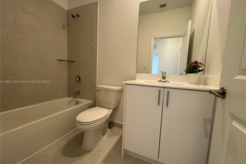 Townhouse in Miami, Florida 3 bedrooms № 1930816 - photo 16