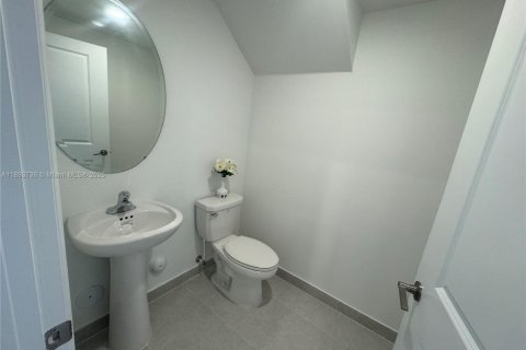 Townhouse in Miami, Florida 3 bedrooms № 1930816 - photo 9