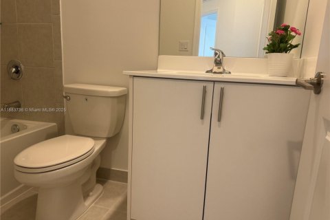 Townhouse in Miami, Florida 3 bedrooms № 1930816 - photo 18