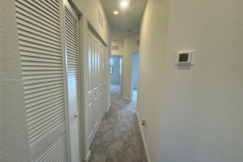 Townhouse in Miami, Florida 3 bedrooms № 1930816 - photo 14