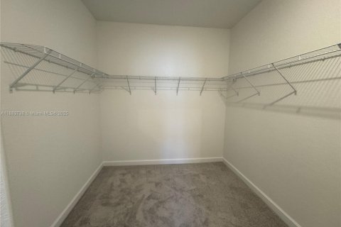 Townhouse in Miami, Florida 3 bedrooms № 1930816 - photo 13