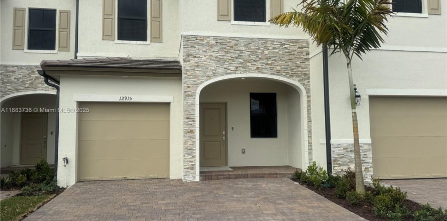 Townhouse in Miami, Florida 3 bedrooms № 1930816