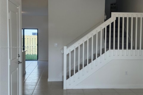 Townhouse in Miami, Florida 3 bedrooms № 1930816 - photo 4