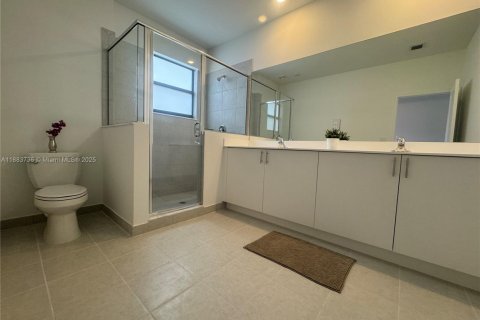 Townhouse in Miami, Florida 3 bedrooms № 1930816 - photo 11