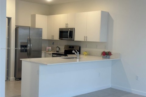Townhouse in Miami, Florida 3 bedrooms № 1930816 - photo 6