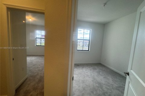 Townhouse in Miami, Florida 3 bedrooms № 1930816 - photo 15