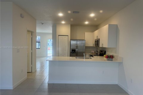Townhouse in Miami, Florida 3 bedrooms № 1930816 - photo 7
