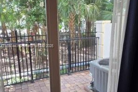 Casa en venta en West Palm Beach, Florida, 3 dormitorios, 147.71 m2 № 1946025 - foto 4