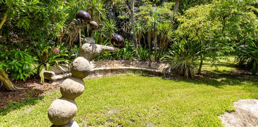 House in Loxahatchee Groves, Florida 2 bedrooms, 465.63 sq.m. № 1017940