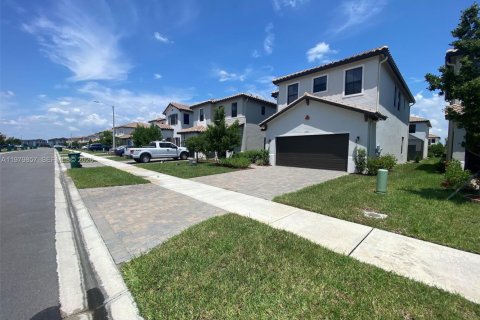 Снять в аренду виллу или дом в Аве Мария, Флорида 3 спальни, 181.9м2, № 2046183 - фото 3