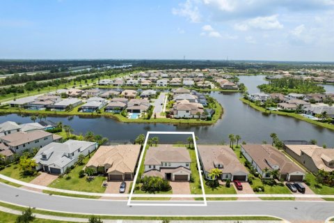Casa en venta en Jupiter, Florida, 4 dormitorios, 441.94 m2 № 648226 - foto 1