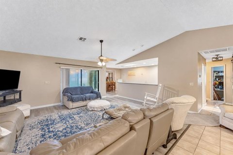 Villa ou maison à vendre à Spring Hill, Floride: 4 chambres, 201.04 m2 № 2416326 - photo 15