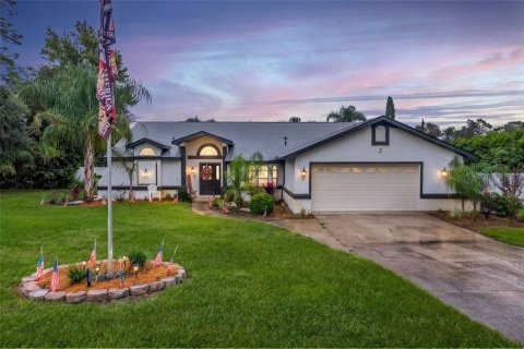 Villa ou maison à Spring Hill, Floride 4 chambres, 201.04 m2 № 2416326